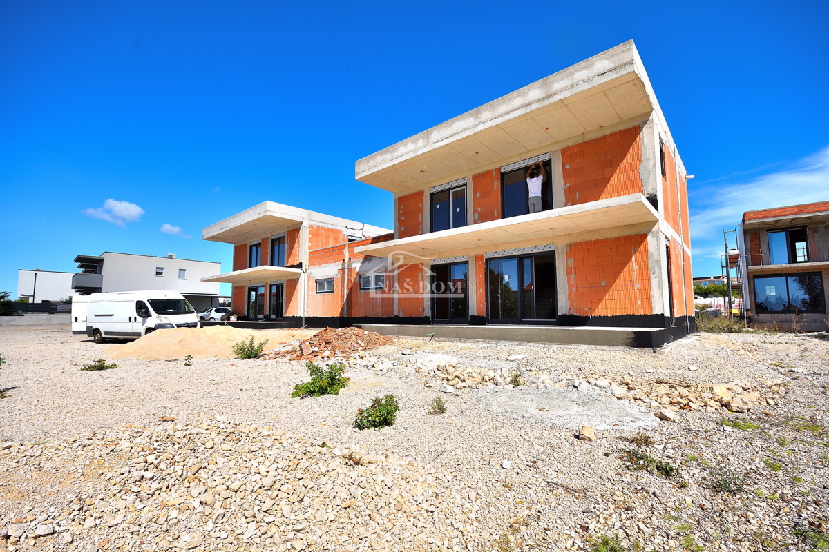 Vodice - **NUOVA COSTRUZIONE** Casa S2 con piscina, garage, 800 m dalla spiaggia