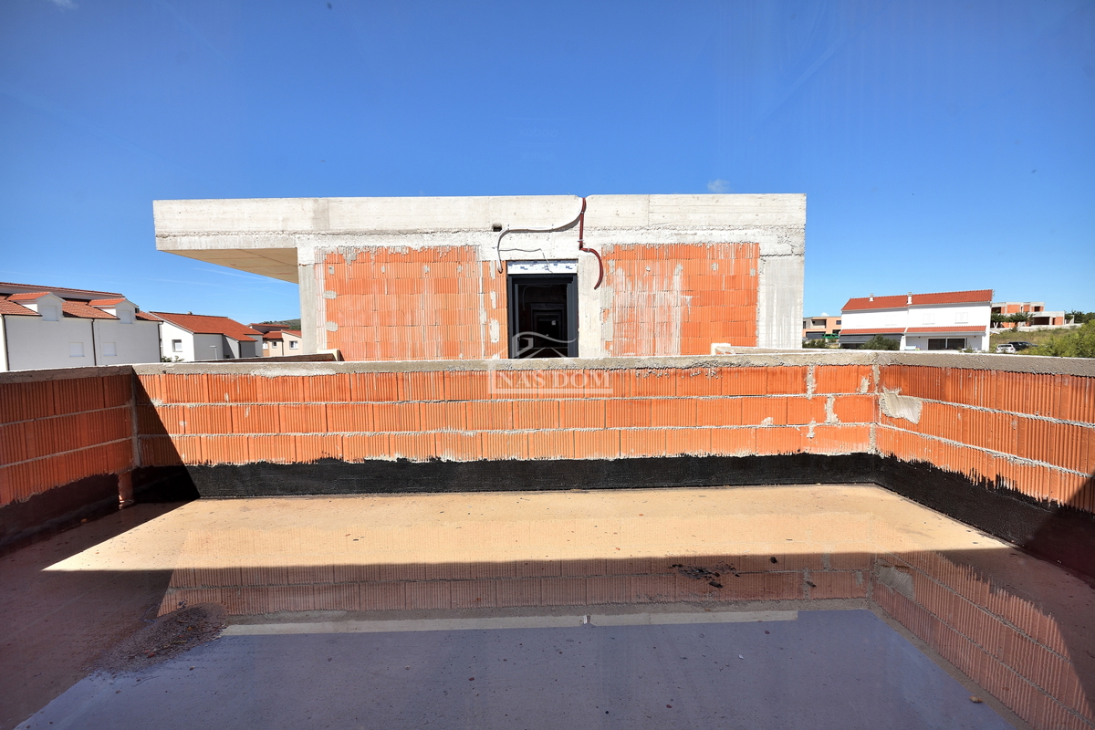 Vodice - **NUOVA COSTRUZIONE** Casa S2 con piscina, garage, 800 m dalla spiaggia