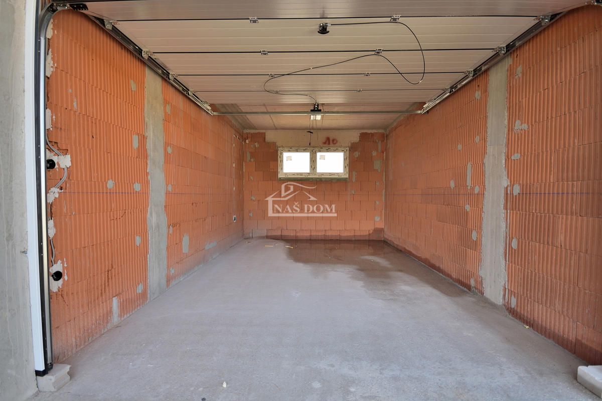 Vodice - **NUOVA COSTRUZIONE** Casa S2 con piscina, garage, 800 m dalla spiaggia