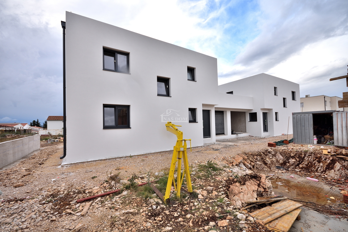 Vodice - **NUOVA COSTRUZIONE** Casa S2 con piscina, garage, 800 m dalla spiaggia