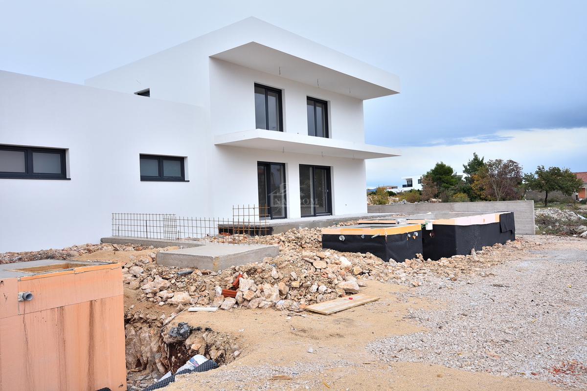 Vodice - **NUOVA COSTRUZIONE** Casa S2 con piscina, garage, 800 m dalla spiaggia