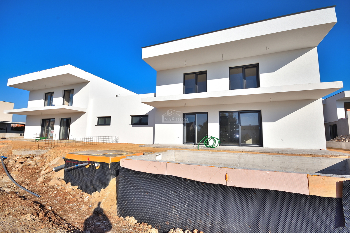 Vodice - **NUOVA COSTRUZIONE** Casa S2 con piscina, garage, 800 m dalla spiaggia