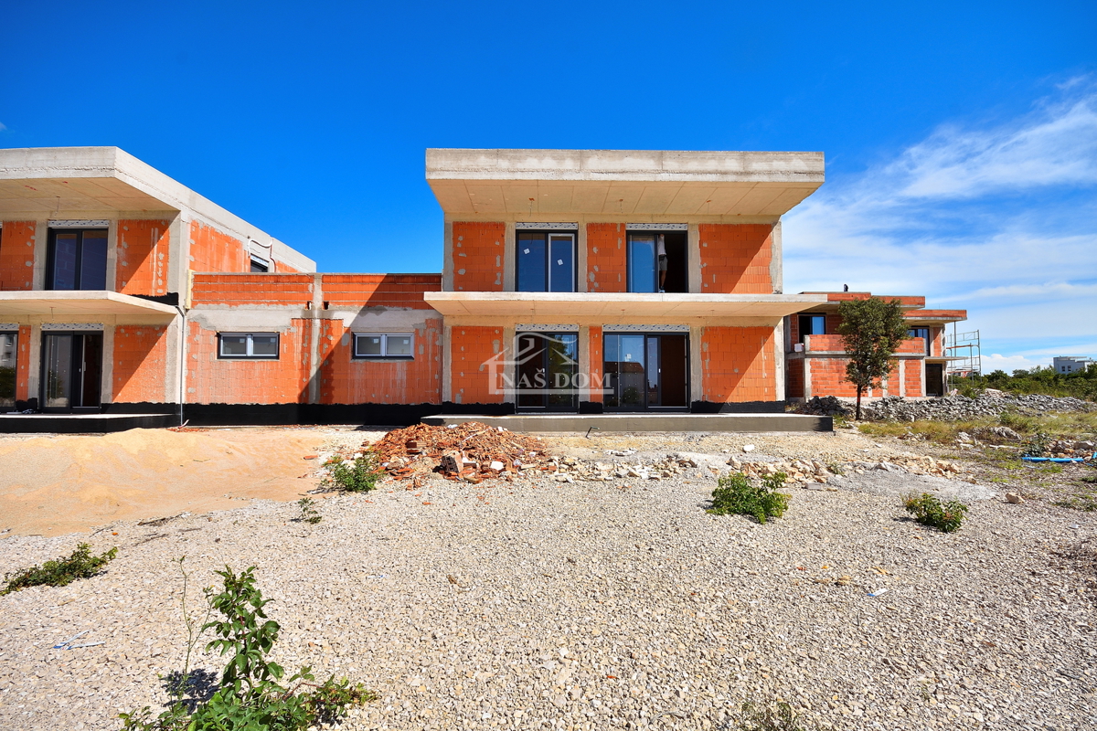 Vodice - **NUOVA COSTRUZIONE** Casa S2 con piscina, garage, 800 m dalla spiaggia