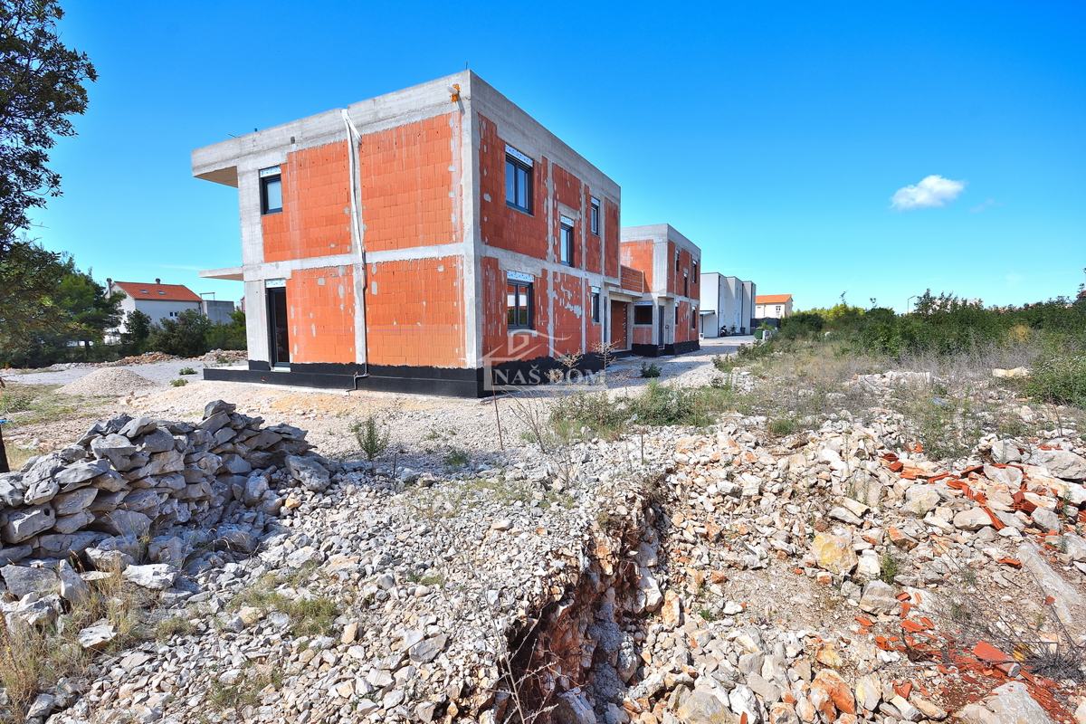 Vodice - **NUOVA COSTRUZIONE** Casa S2 con piscina, garage, 800 m dalla spiaggia