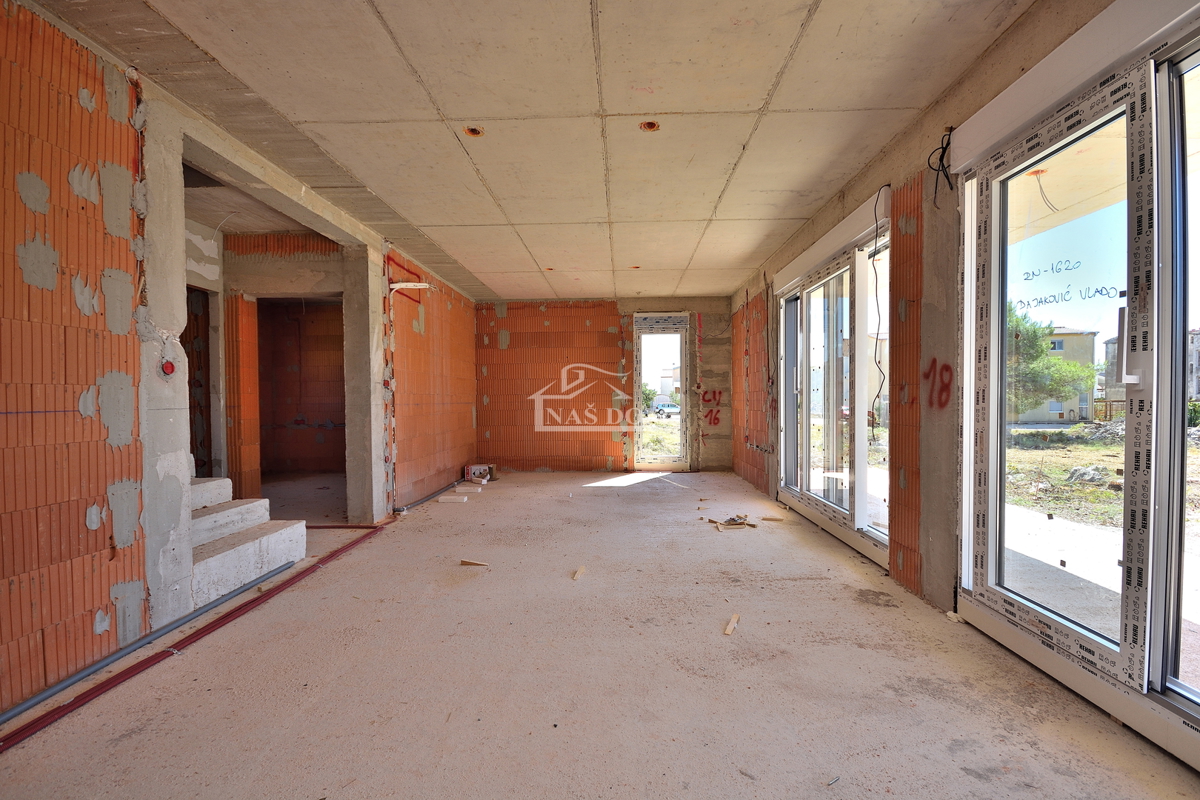 Vodice - **NUOVA COSTRUZIONE** Casa S2 con piscina, garage, 800 m dalla spiaggia