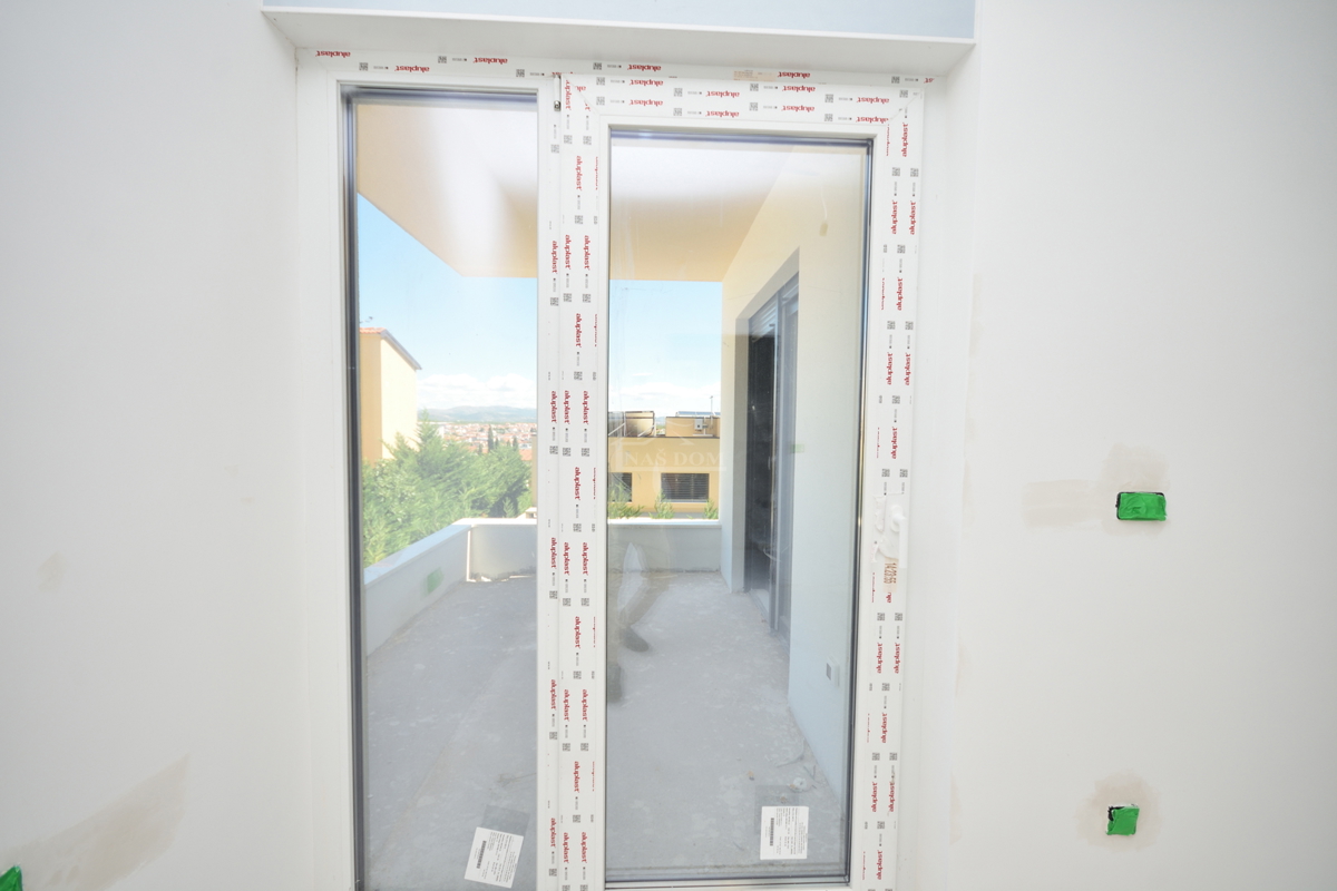 Vodice - Appartamento S4 con terrazza sul tetto, vista panoramica sul mare