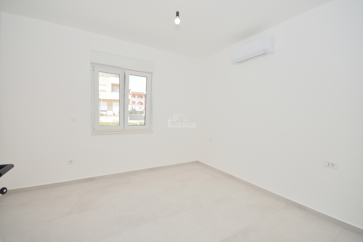 Vodice - Appartamento S4 con terrazza sul tetto, vista panoramica sul mare