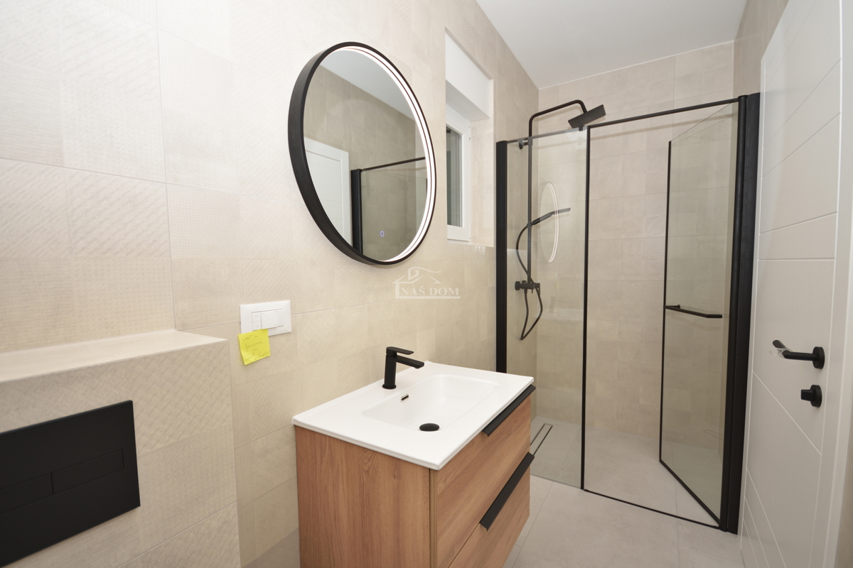 Vodice - Appartamento S4 con terrazza sul tetto, vista panoramica sul mare