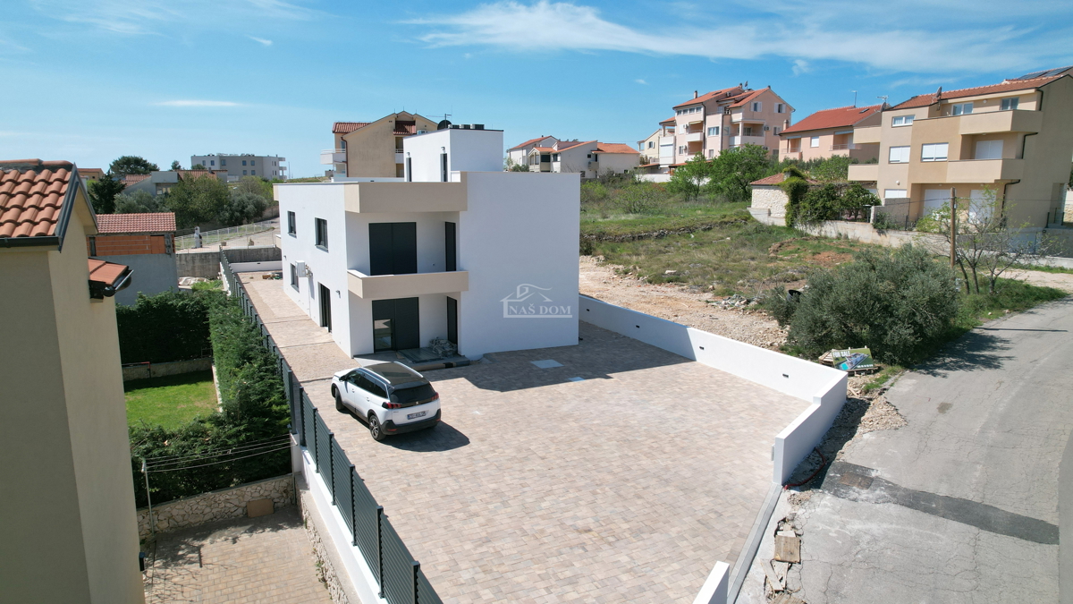 Vodice - Appartamento S4 con terrazza sul tetto, vista panoramica sul mare