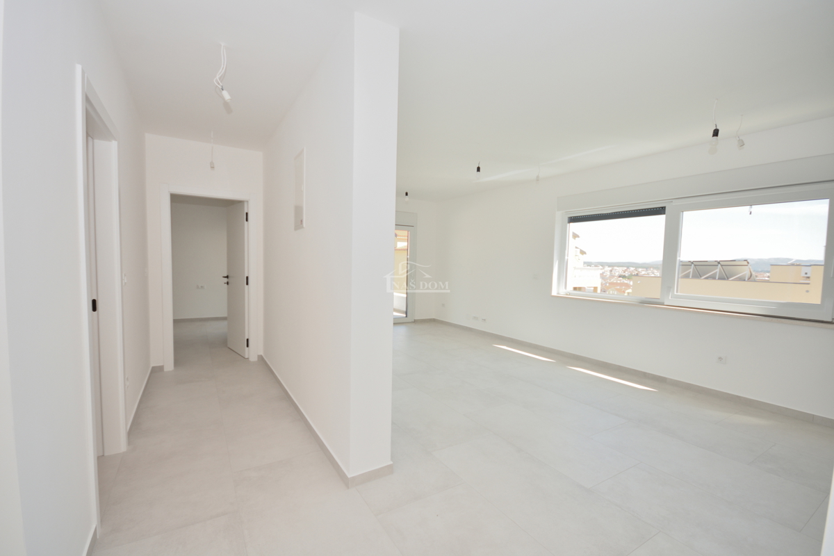 Vodice - Appartamento S4 con terrazza sul tetto, vista panoramica sul mare