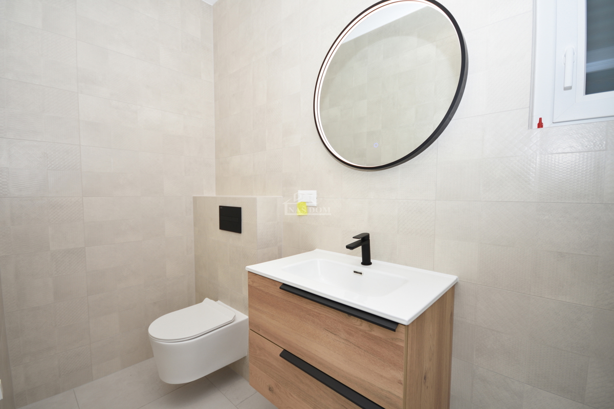 Vodice - Appartamento S4 con terrazza sul tetto, vista panoramica sul mare