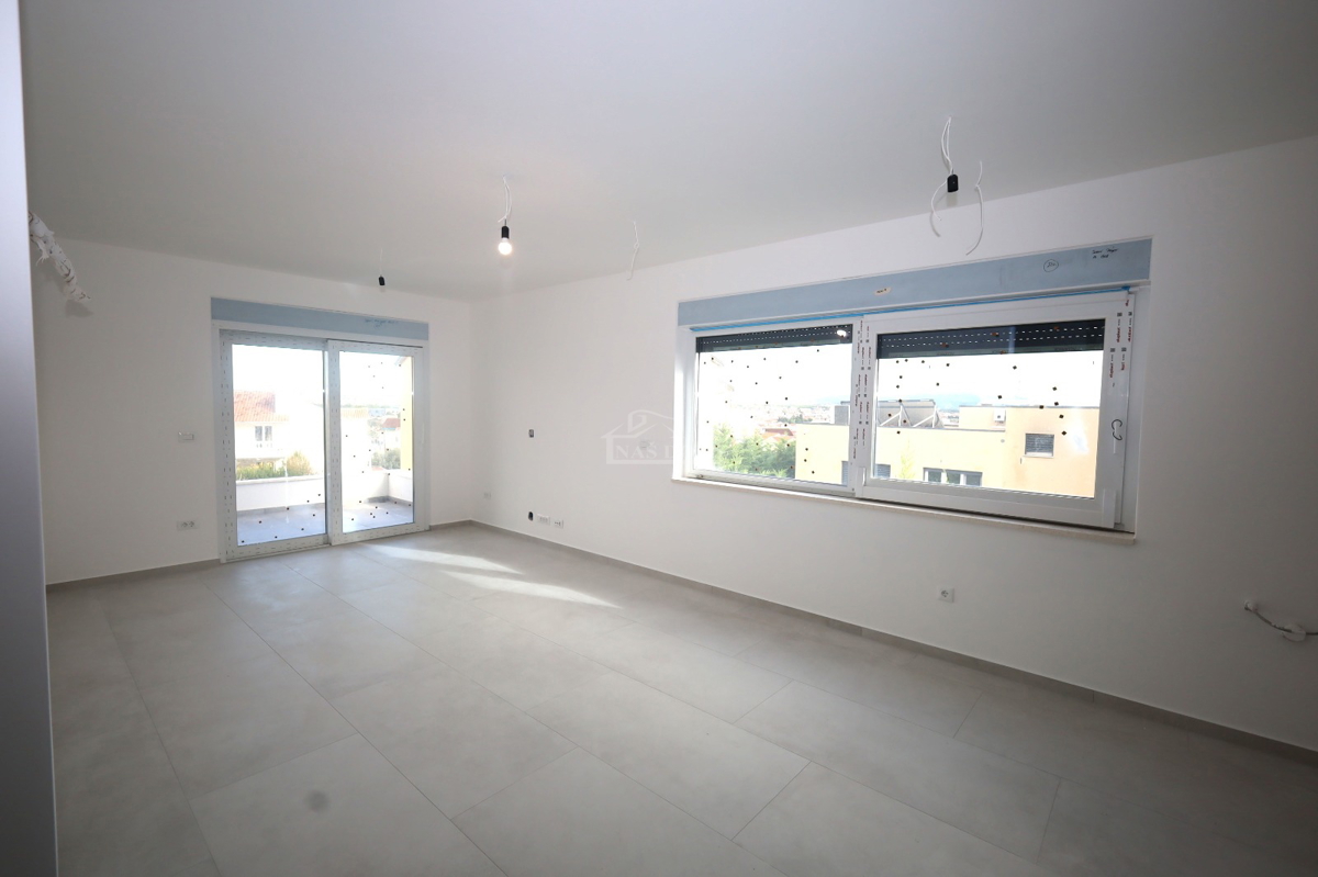 Vodice - Appartamento S4 con terrazza sul tetto, vista panoramica sul mare