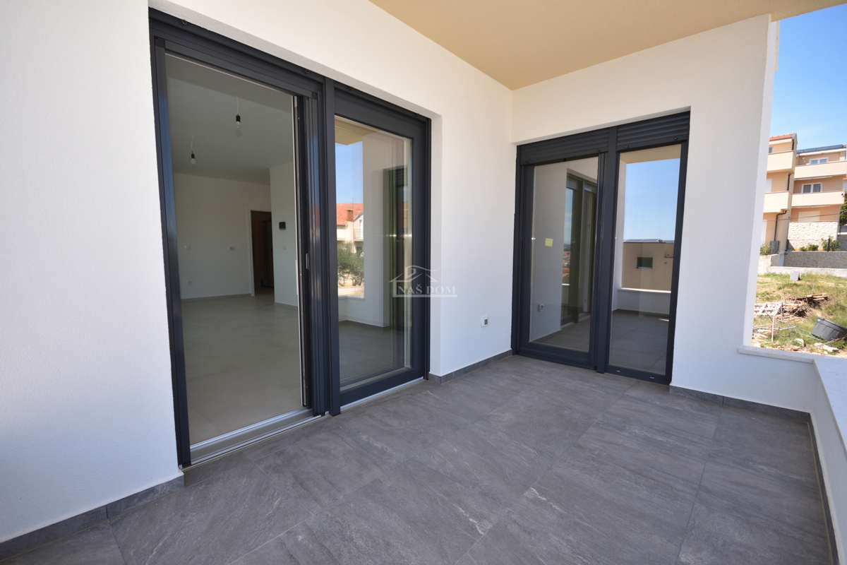 Vodice - Appartamento S4 con terrazza sul tetto, vista panoramica sul mare