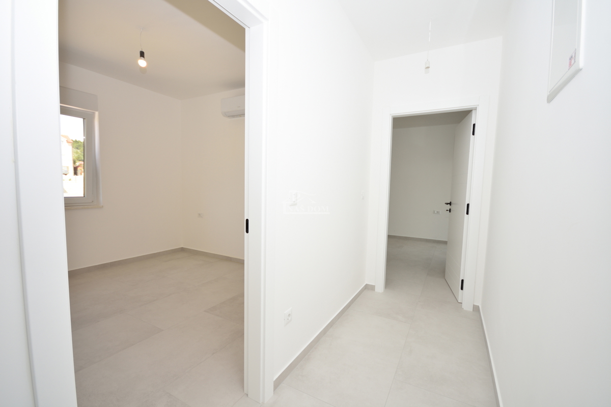 Vodice - Appartamento S4 con terrazza sul tetto, vista panoramica sul mare