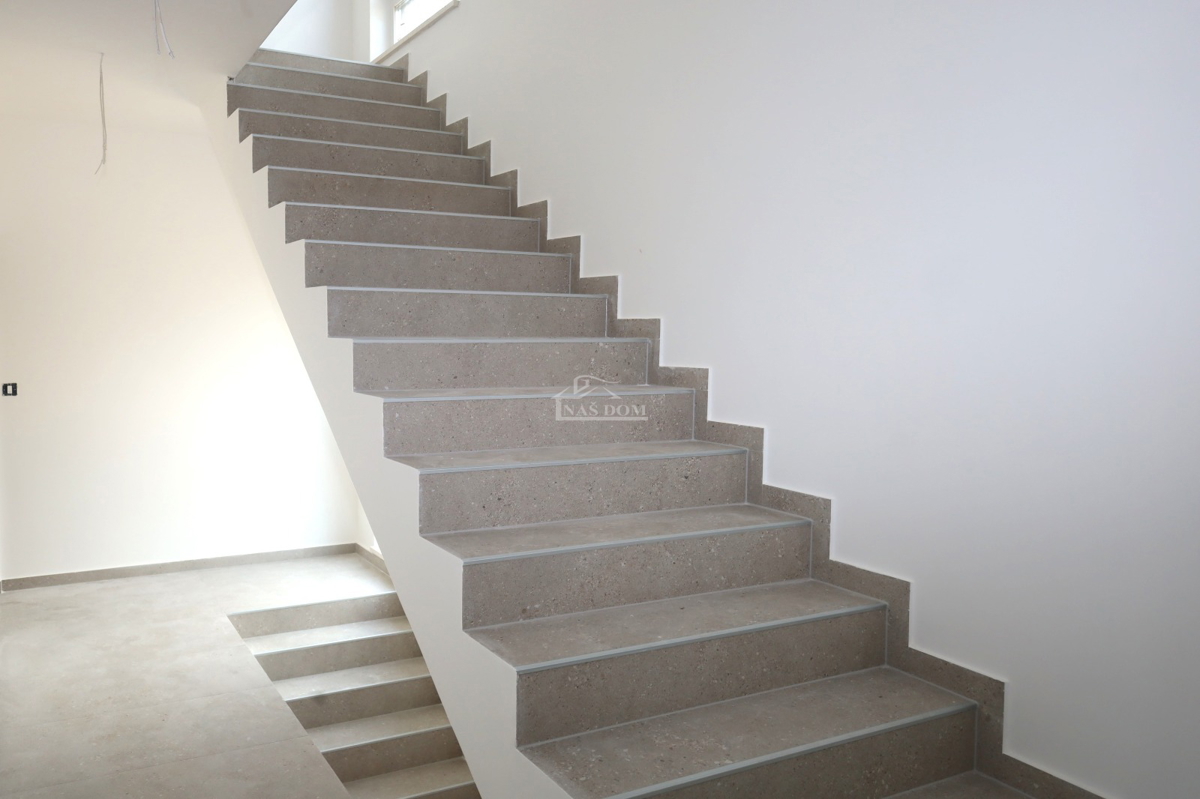 Vodice - Appartamento S4 con terrazza sul tetto, vista panoramica sul mare