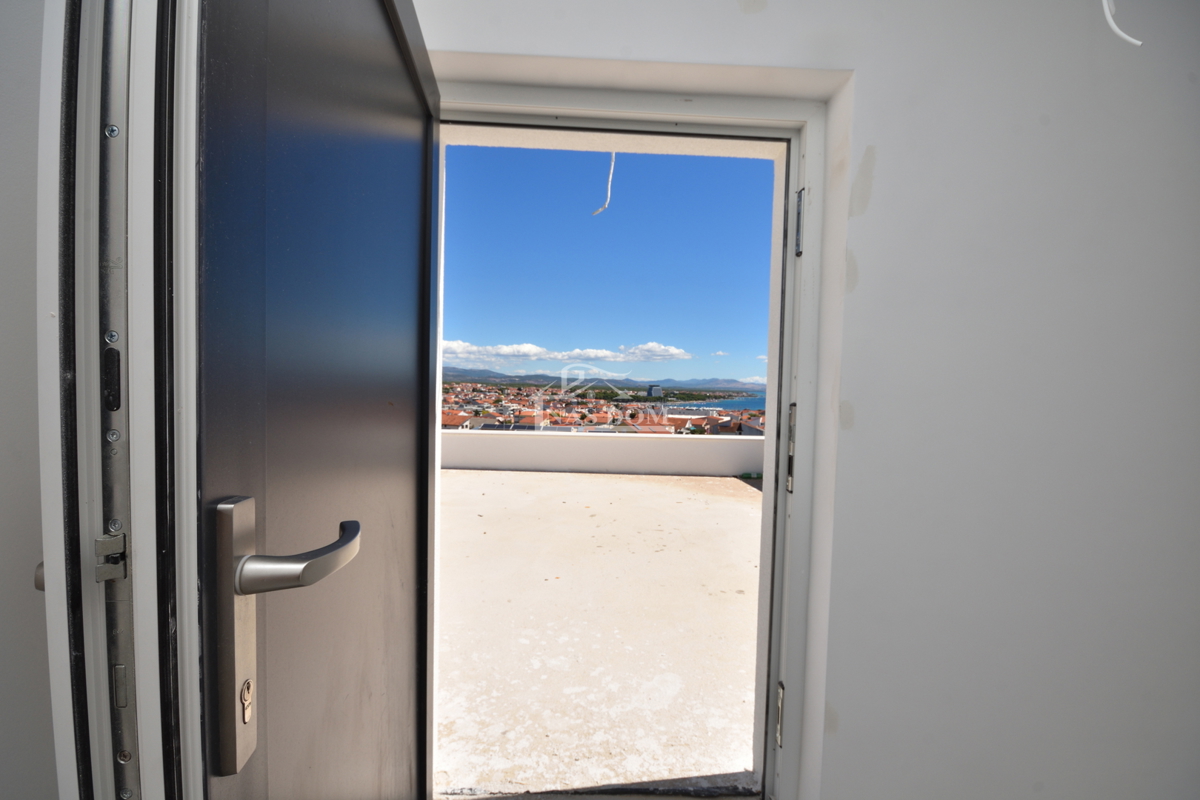 Vodice - Appartamento S4 con terrazza sul tetto, vista panoramica sul mare