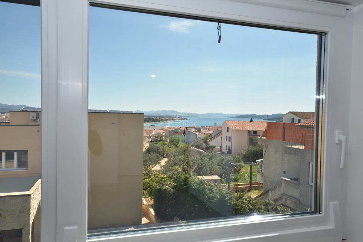 Vodice - Appartamento S4 con terrazza sul tetto, vista panoramica sul mare