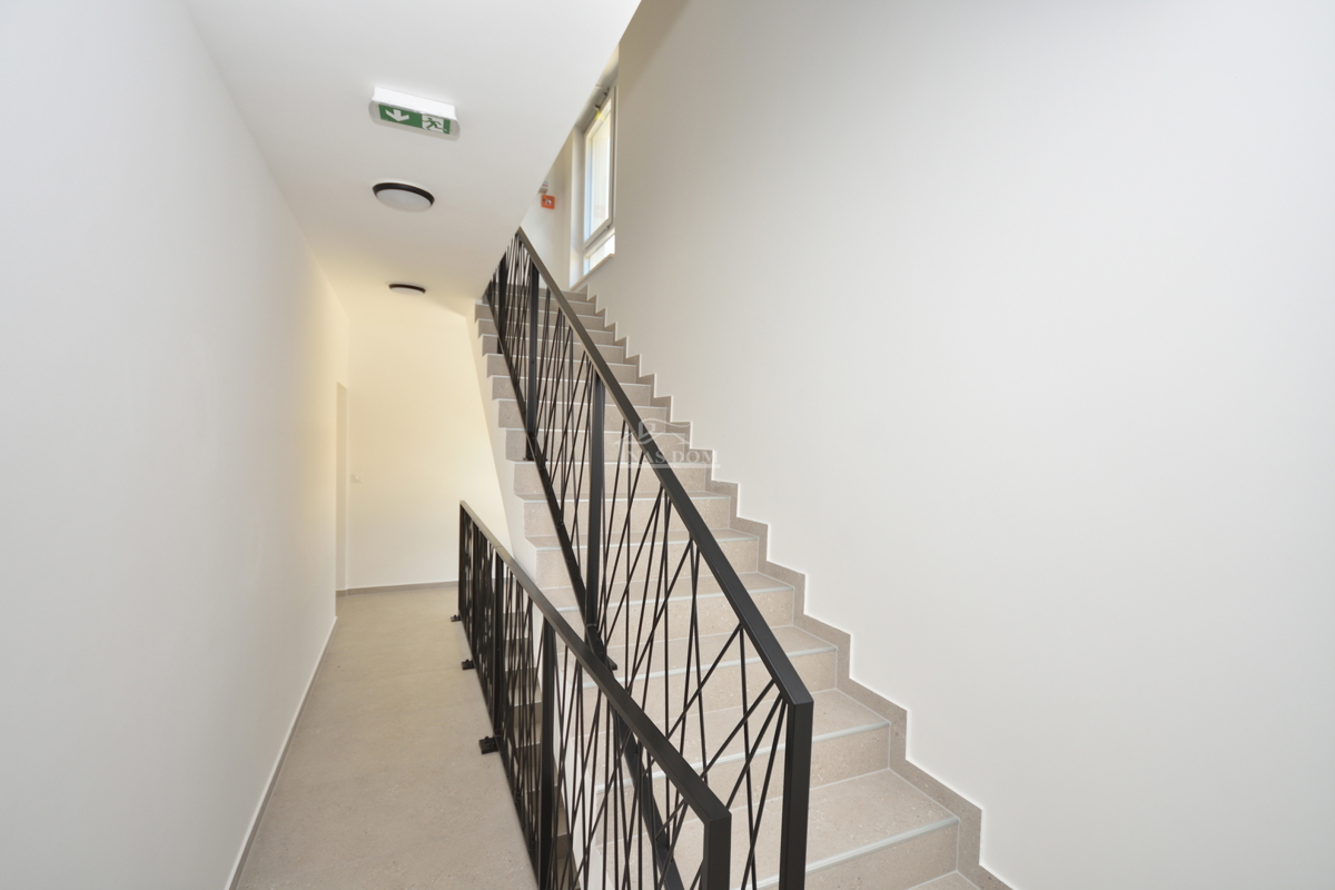 Vodice - Appartamento S4 con terrazza sul tetto, vista panoramica sul mare