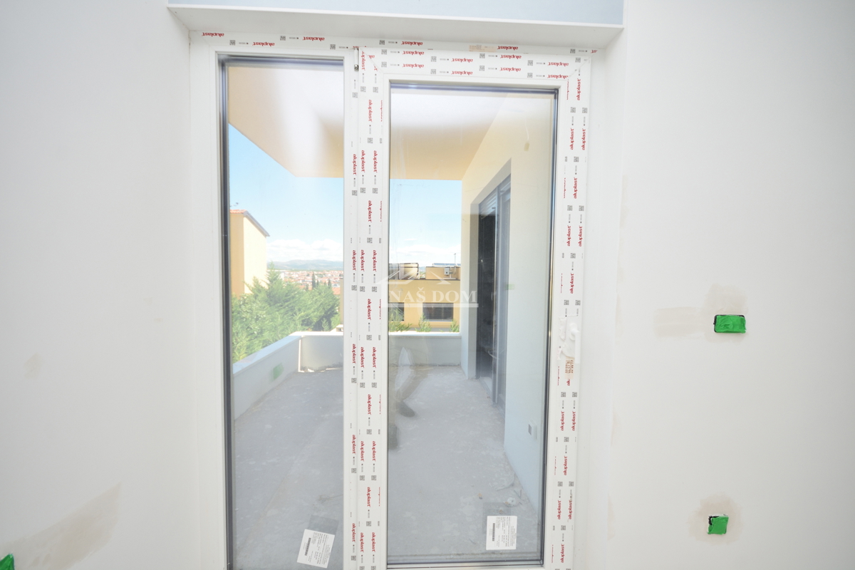 Vodice - Appartamento S4 con terrazza sul tetto, vista panoramica sul mare