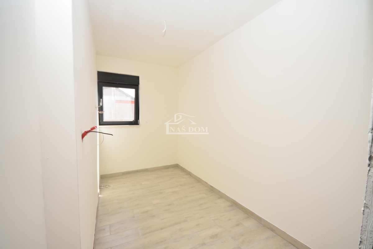 Sibenik, Crnica - Appartamento trilocale S1 con garage