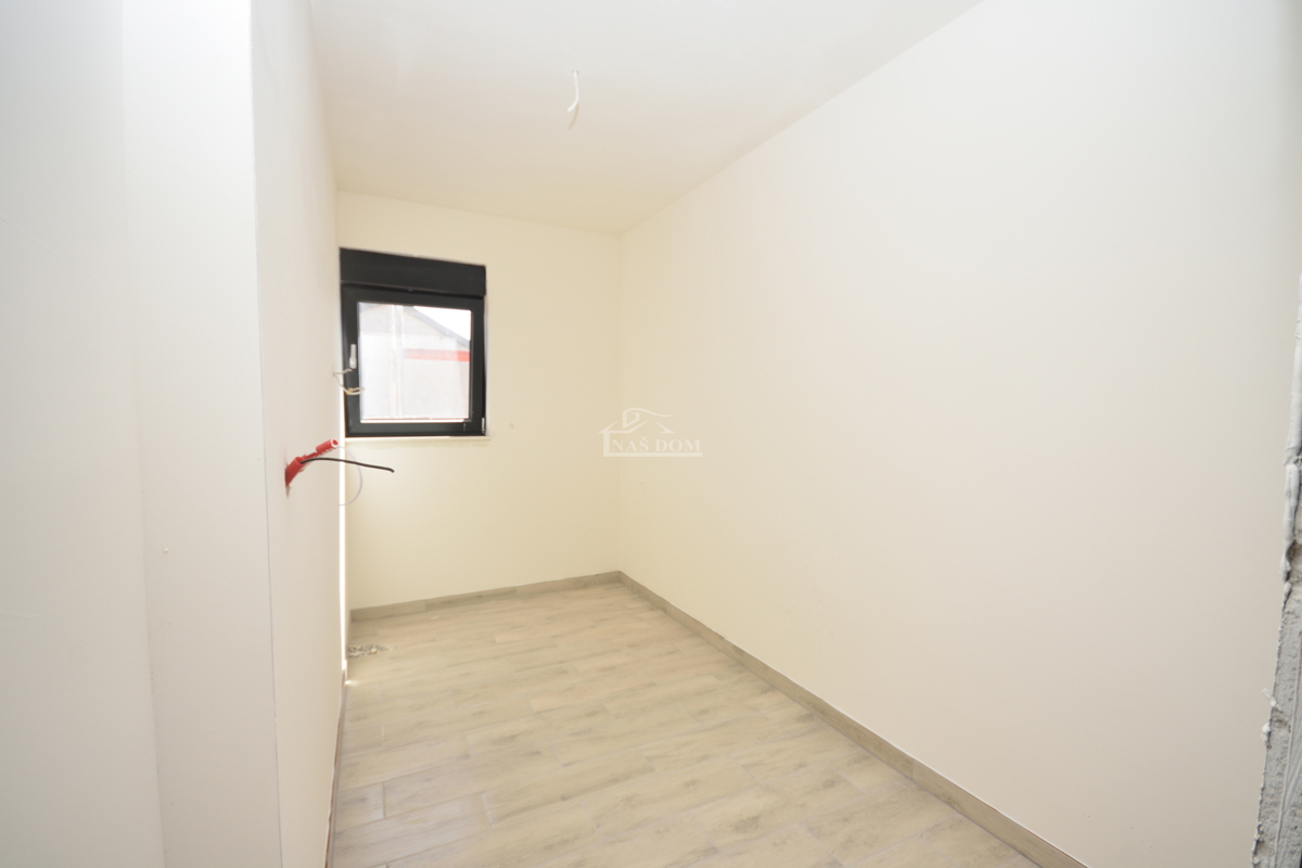 Sibenik, Crnica - Appartamento trilocale S1 con garage