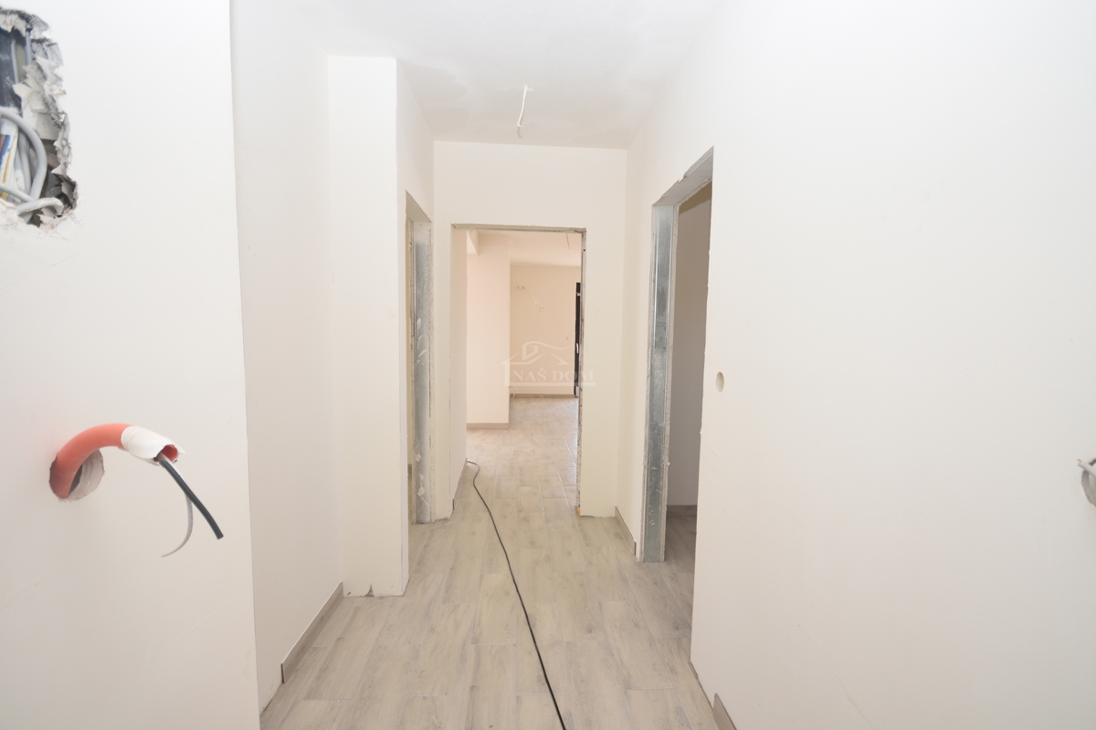 Sibenik, Crnica - Appartamento trilocale S1 con garage