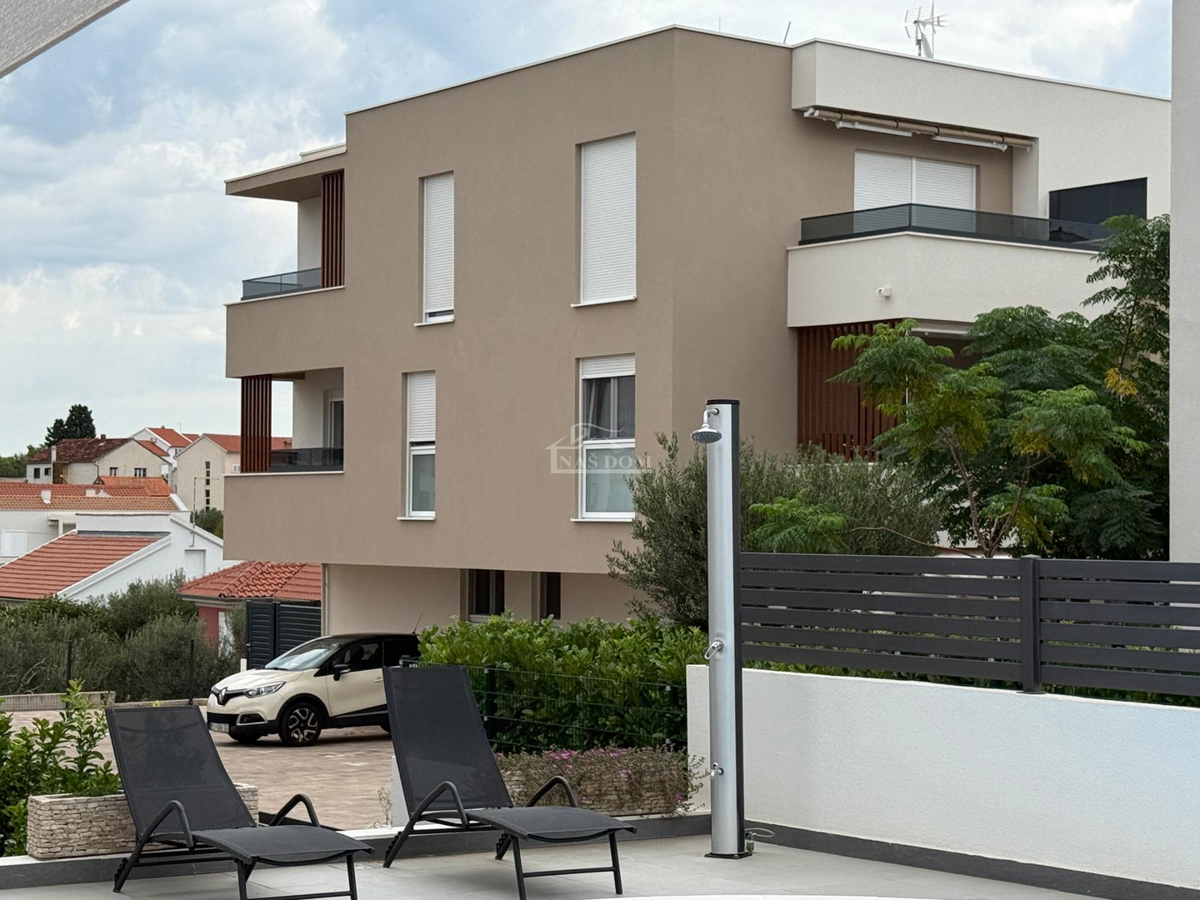 Vodice - appartamento arredato con due camere vicino al centro di Vodice