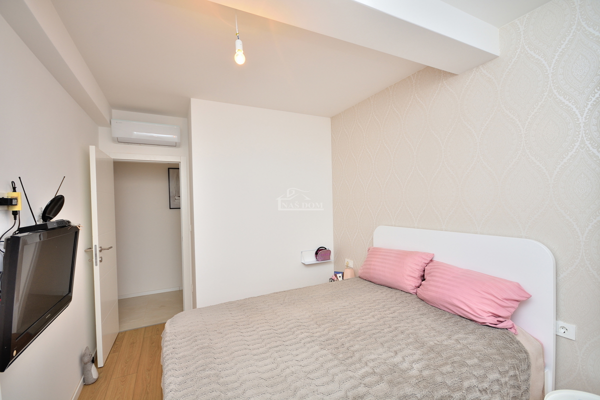 Vodice - appartamento arredato con due camere vicino al centro di Vodice