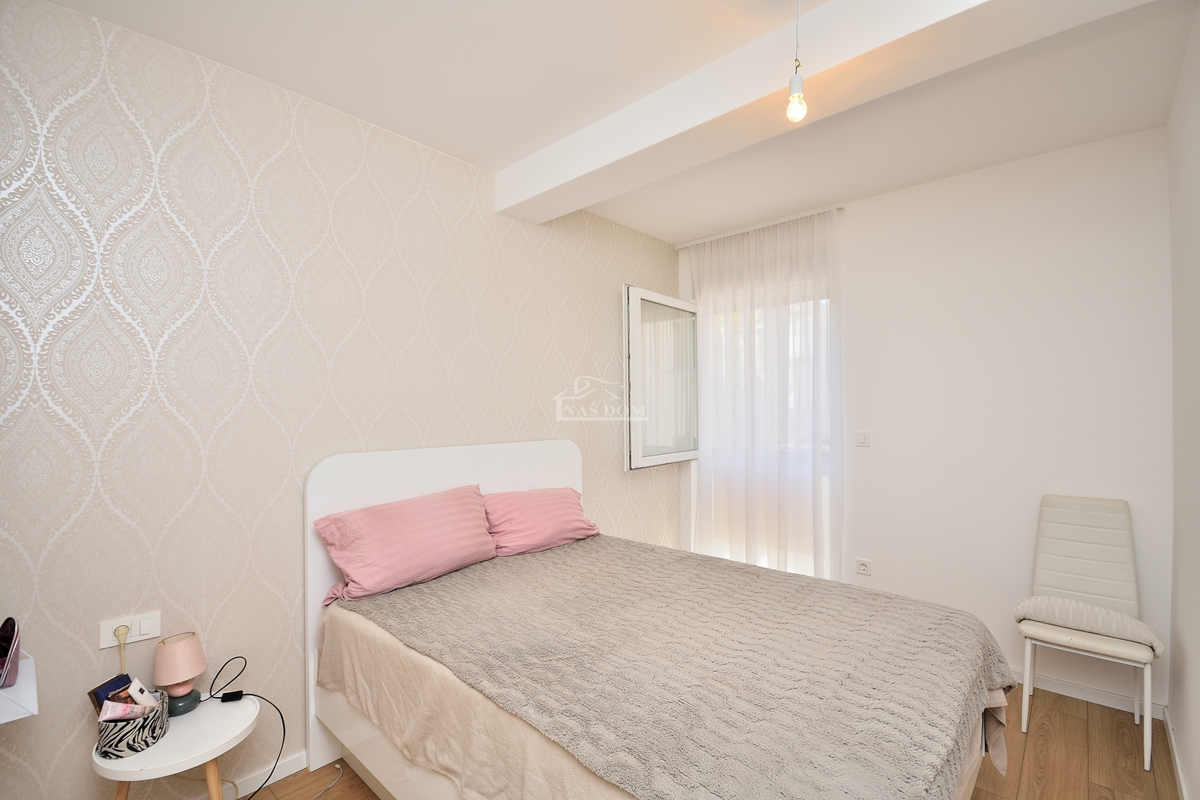 Vodice - appartamento arredato con due camere vicino al centro di Vodice