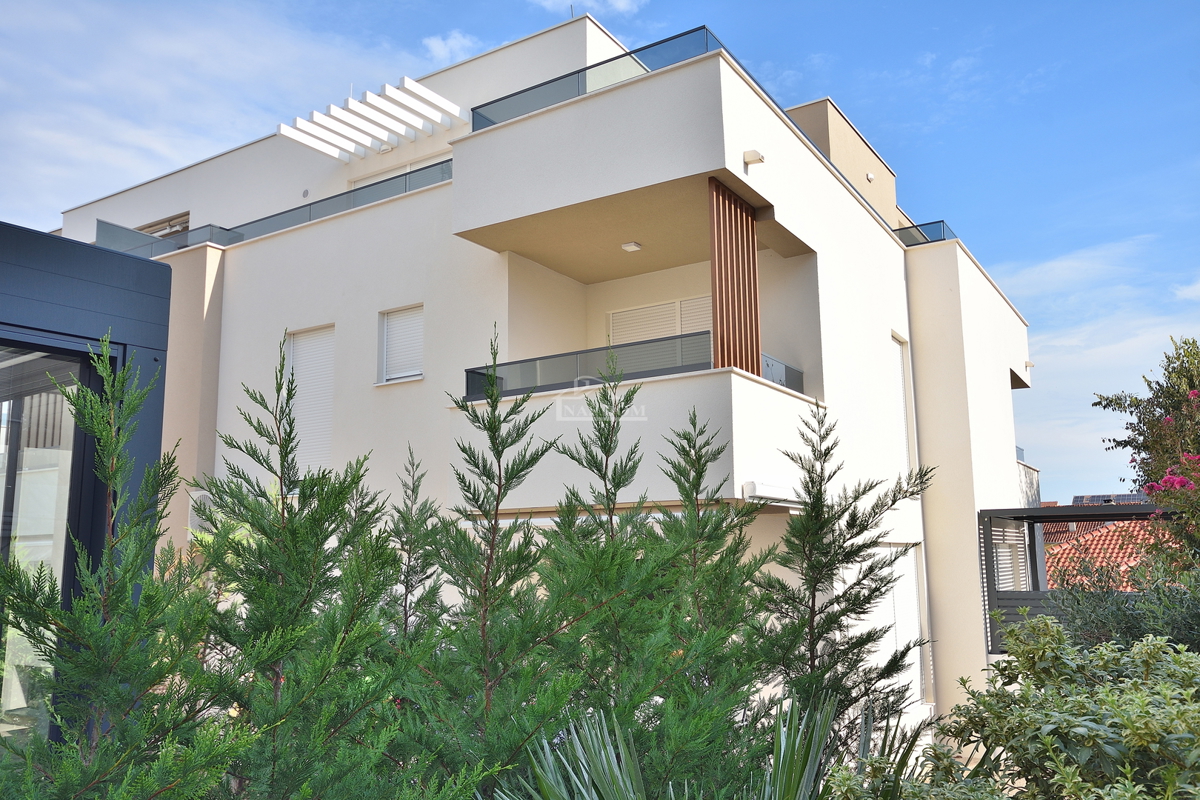 Vodice - appartamento arredato con due camere vicino al centro di Vodice