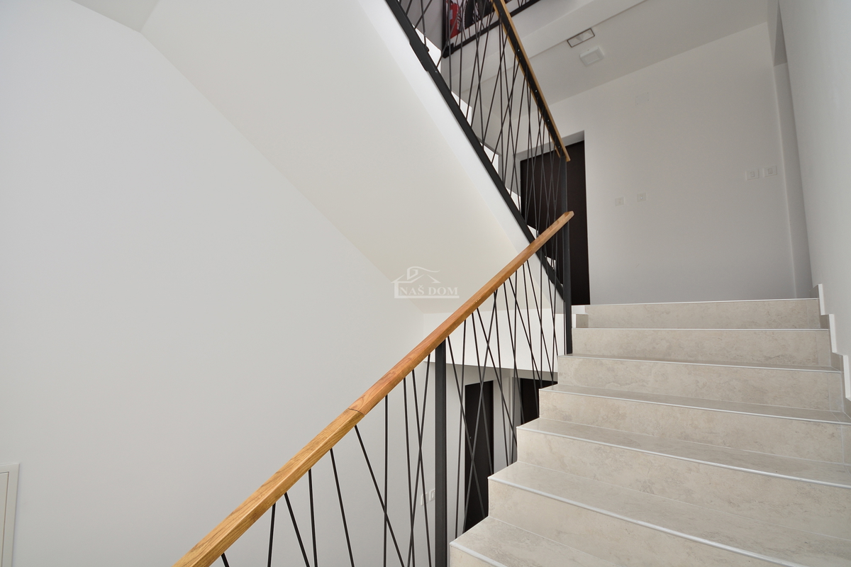 Vodice - appartamento arredato con due camere vicino al centro di Vodice