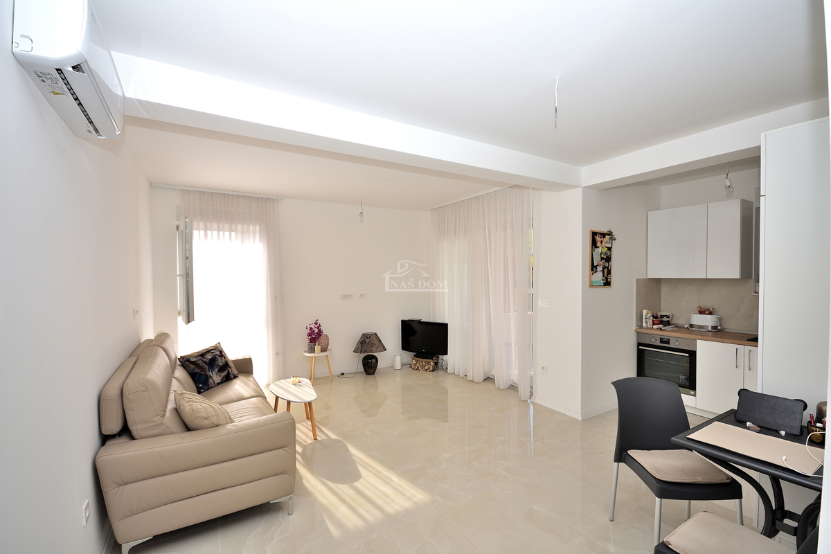 Vodice - appartamento arredato con due camere vicino al centro di Vodice