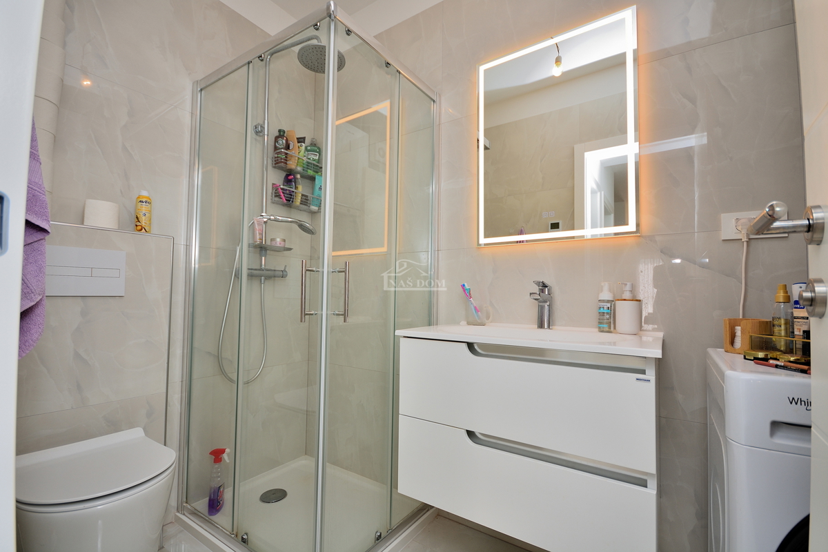 Vodice - appartamento arredato con due camere vicino al centro di Vodice