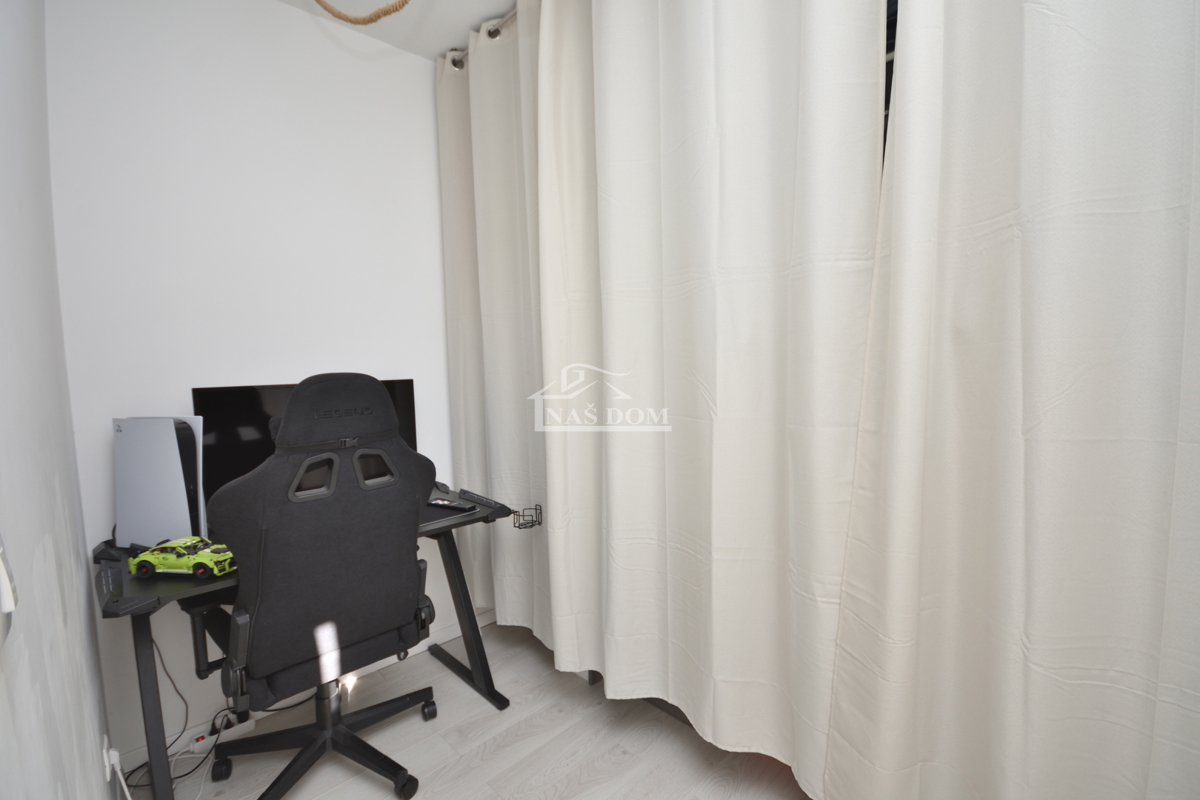 Vodice - Casa bifamiliare completamente arredata in una posizione tranquilla