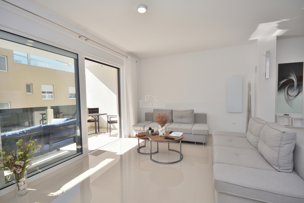 Vodice - Appartamento al piano rialzato di una costruzione nuova, posizione eccellente