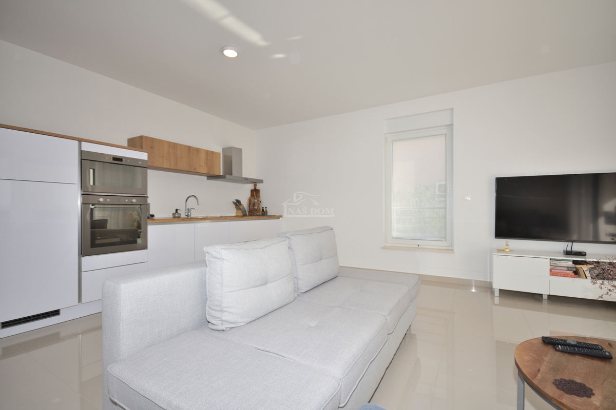 Vodice - Appartamento al piano rialzato di una costruzione nuova, posizione eccellente