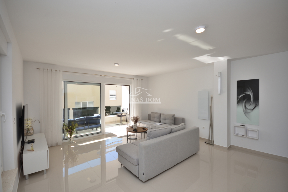 Vodice - Appartamento al piano rialzato di una costruzione nuova, posizione eccellente