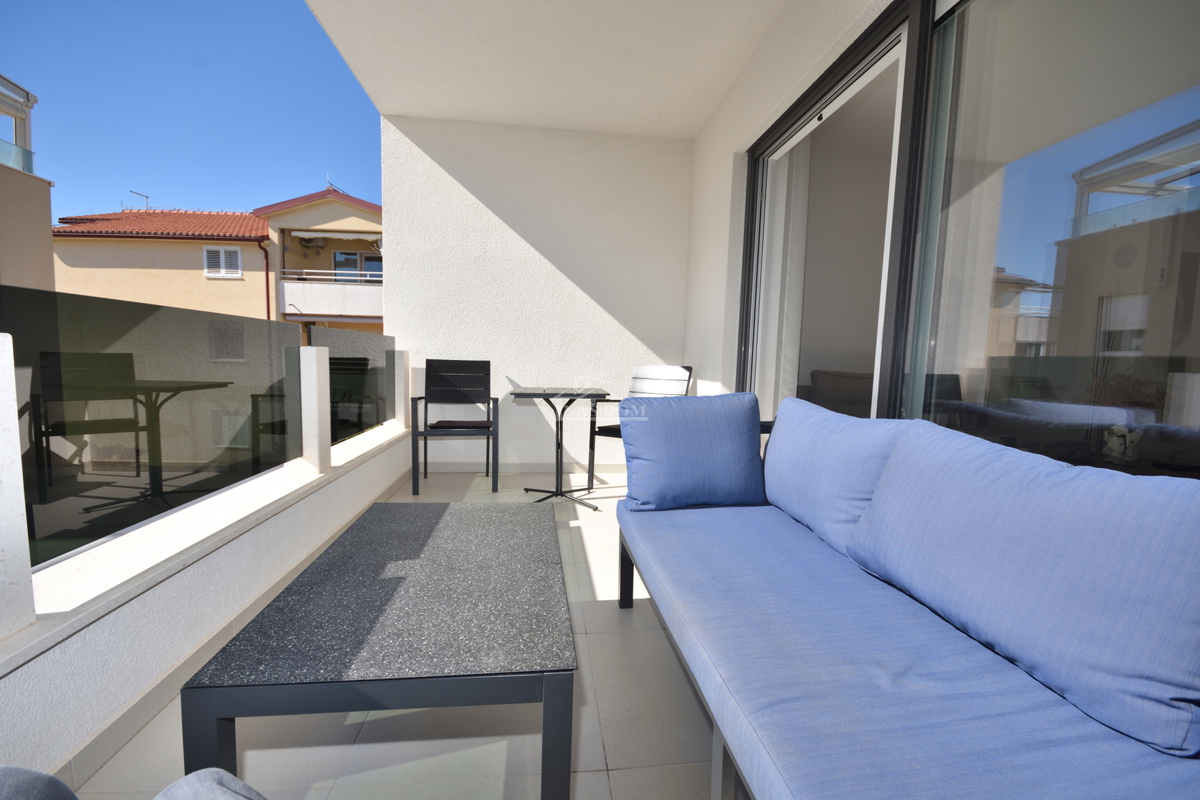 Vodice - Appartamento al piano rialzato di nuova costruzione, posizione eccellente