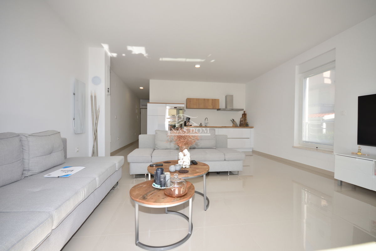 Vodice - Appartamento al piano rialzato di una costruzione nuova, posizione eccellente