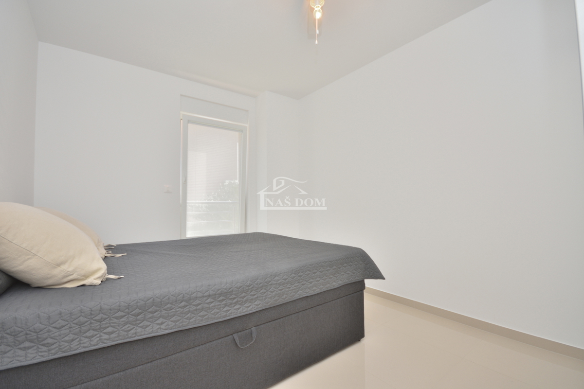 Vodice - Appartamento al piano rialzato di una costruzione nuova, posizione eccellente