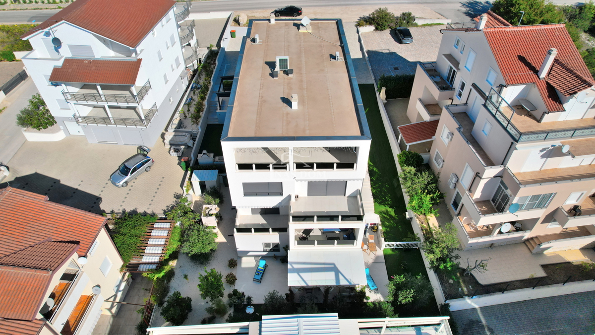 Vodice - Appartamento al piano rialzato di una costruzione nuova, posizione eccellente