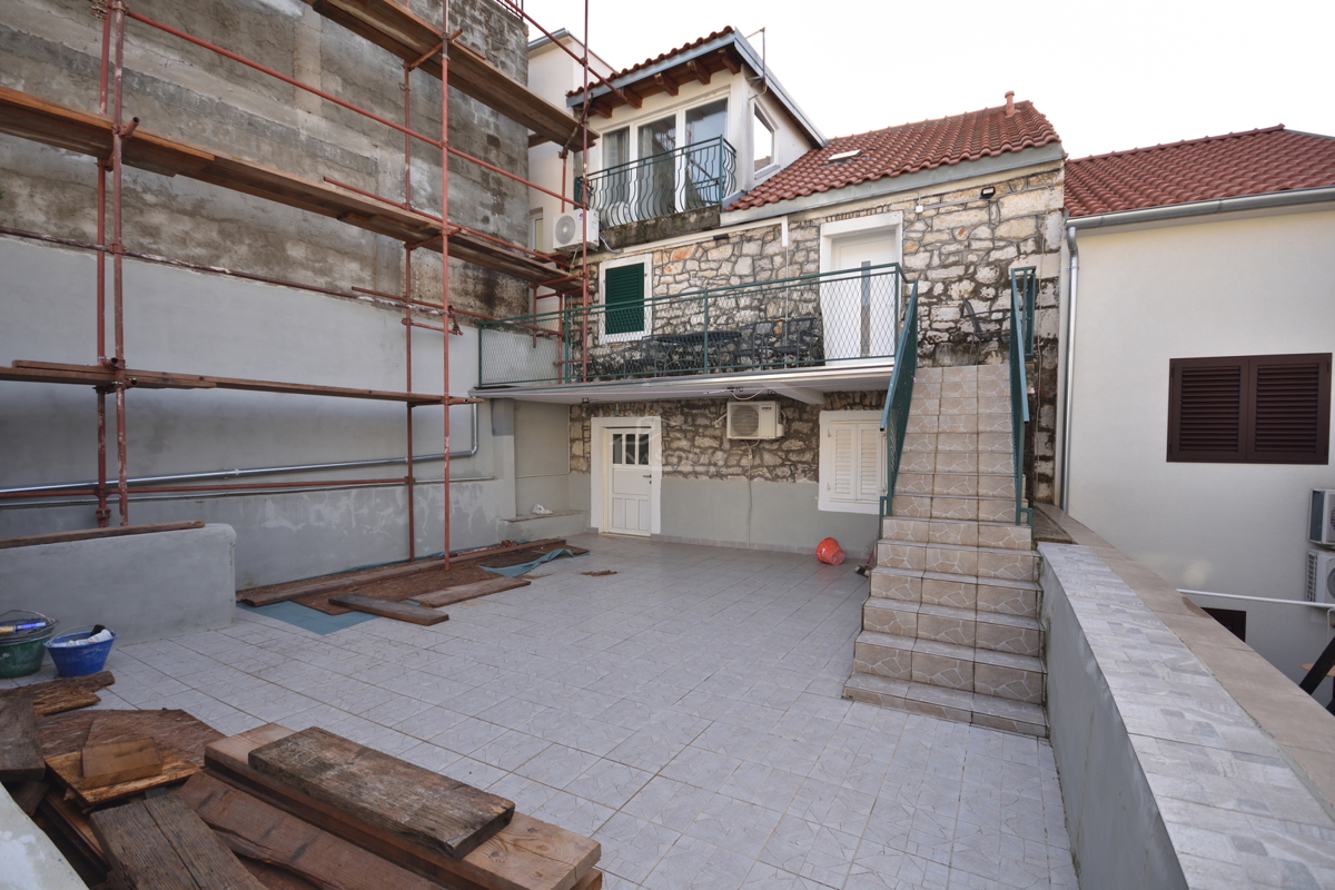 Vodice - Appartamento su due piani nel centro storico della città