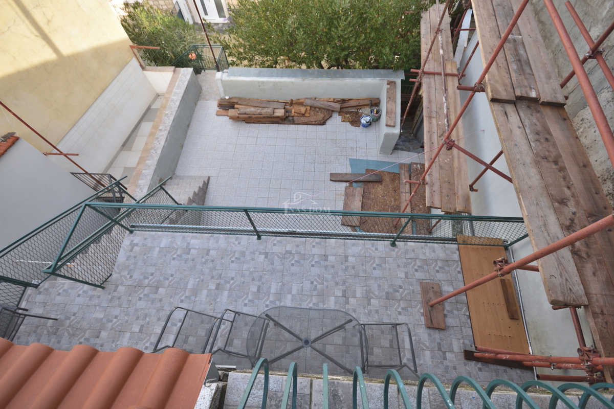 Vodice - Appartamento su due piani nel centro storico della città