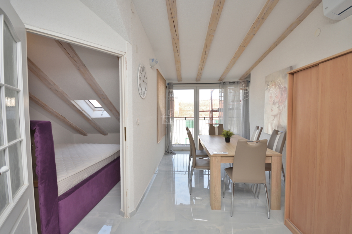 Vodice - Appartamento su due piani nel centro storico della città