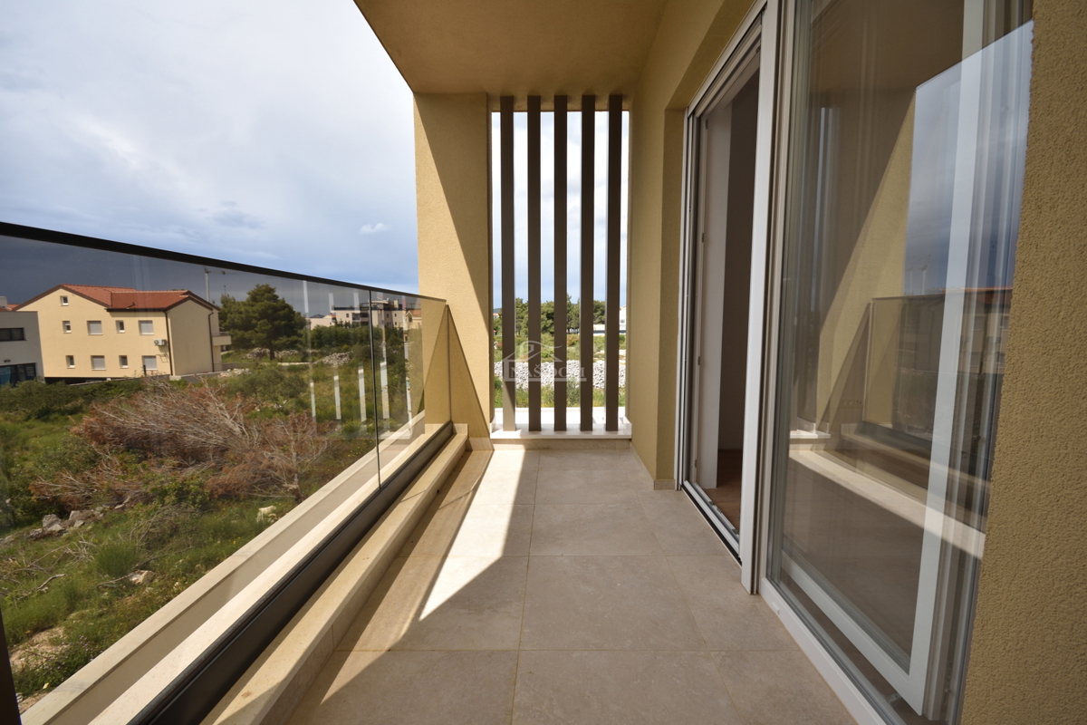 Vodice, Srima - Doppia casa S1 con piscina, a 270 m dalla spiaggia