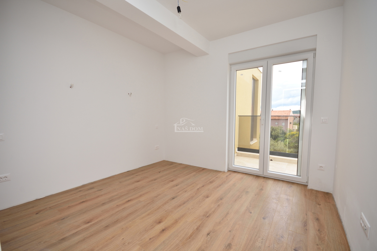 Vodice, Srima - Doppia casa S1 con piscina, a 270 m dalla spiaggia