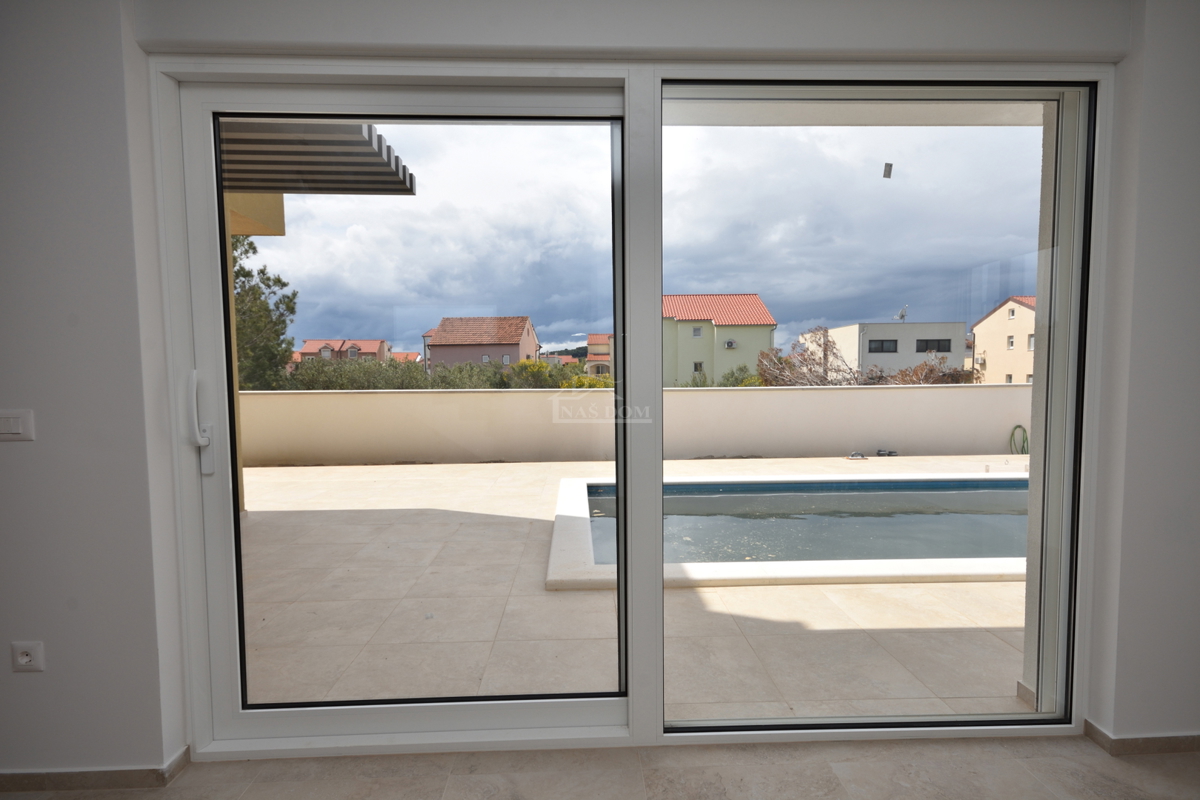 Vodice, Srima - Doppia casa S1 con piscina, a 270 m dalla spiaggia