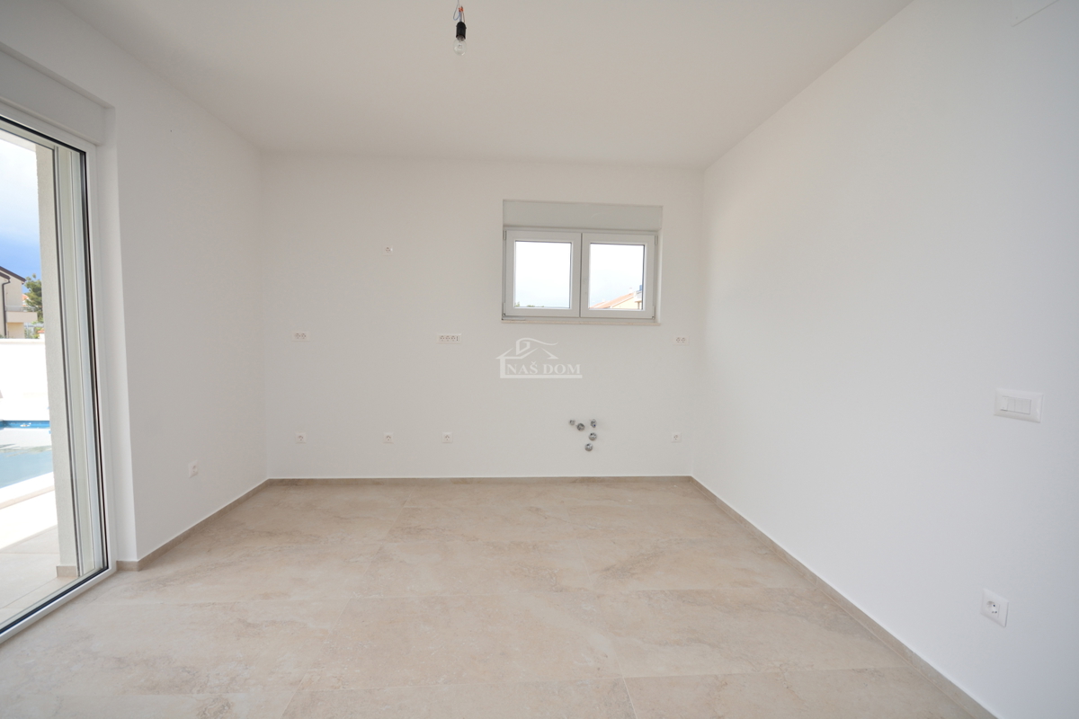 Vodice, Srima - Doppia casa S1 con piscina, a 270 m dalla spiaggia