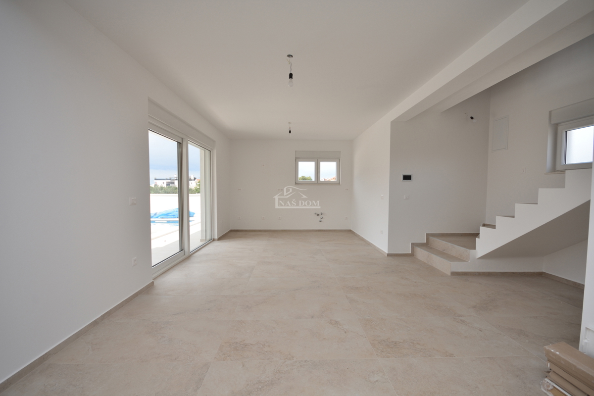 Vodice, Srima - Doppia casa S1 con piscina, a 270 m dalla spiaggia