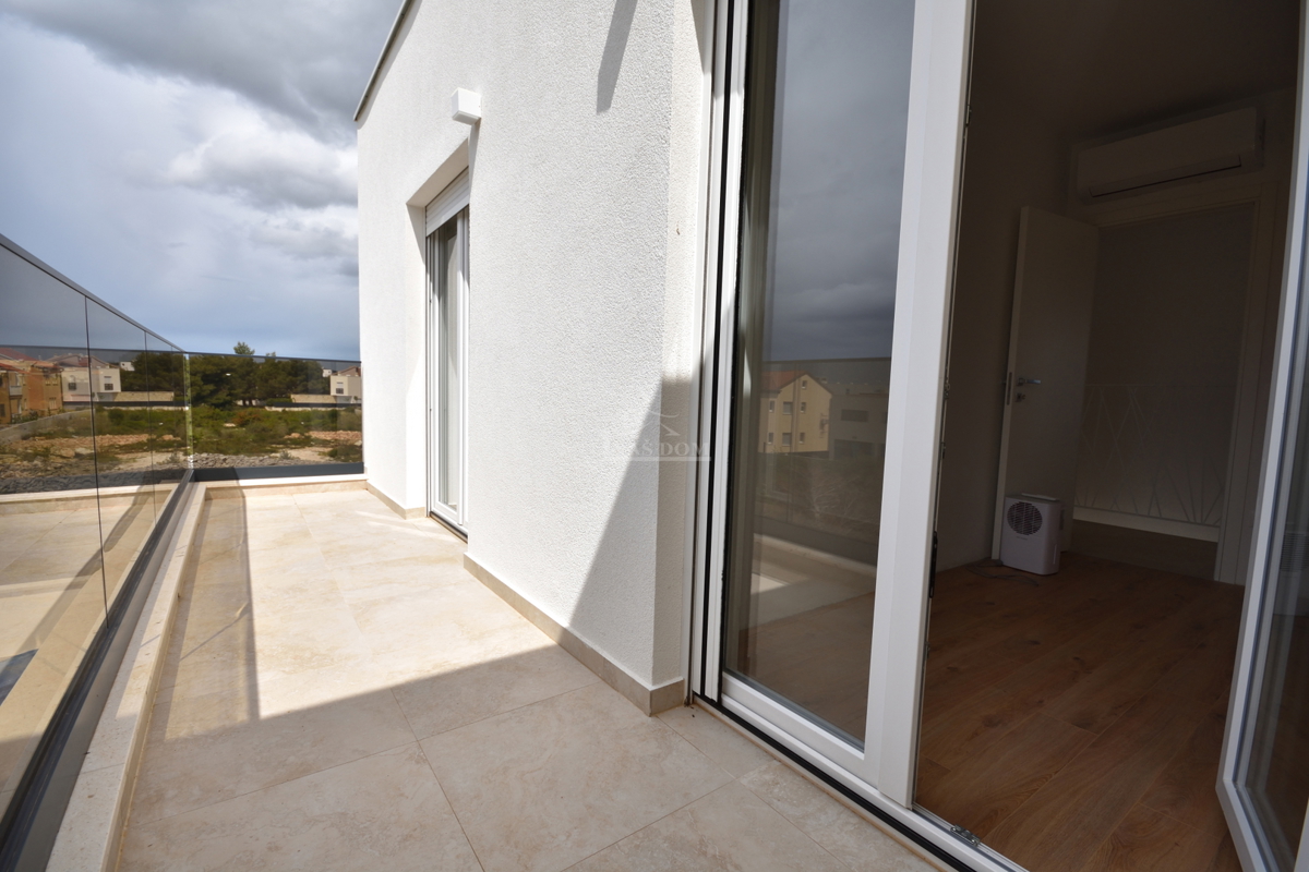 Vodice, Srima - Doppia casa S1 con piscina, a 270 m dalla spiaggia